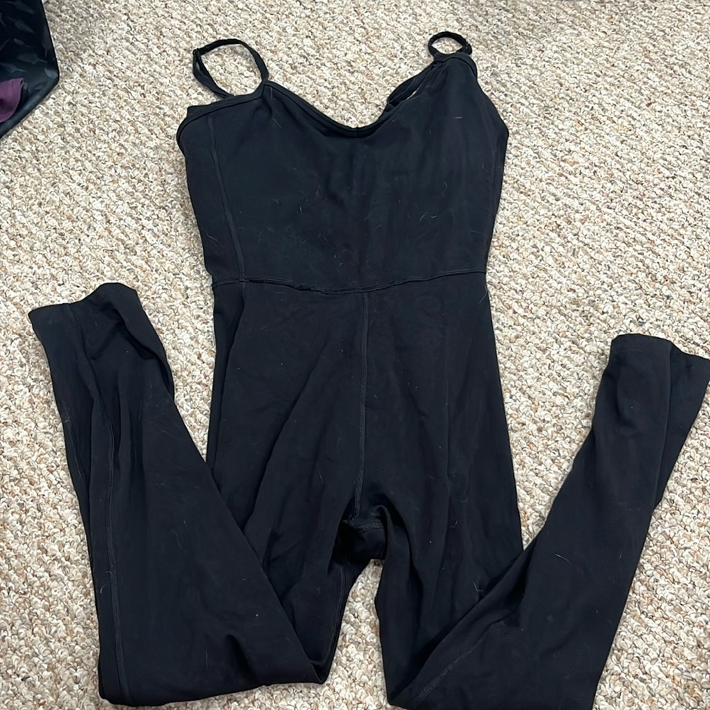 Black full length body suit. Never worn from Old Navy.